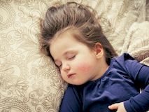 Как должен спать ребенок правильно