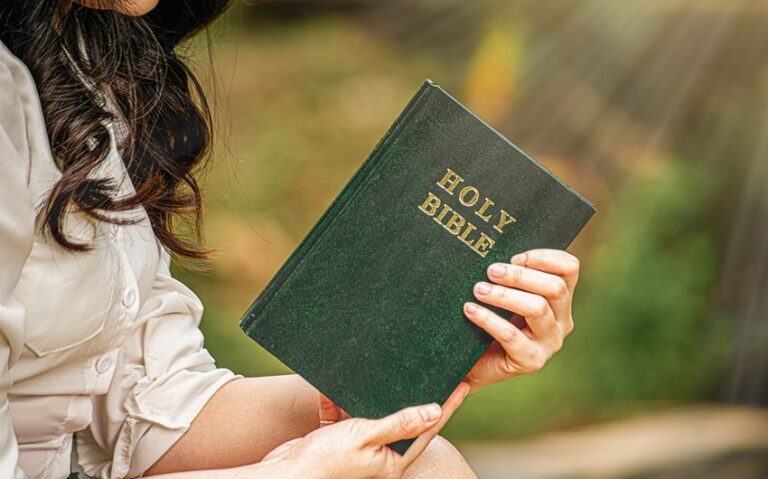 What Does the Bible Say About Happiness? 10 Gentle Truths to Guide Your Joy