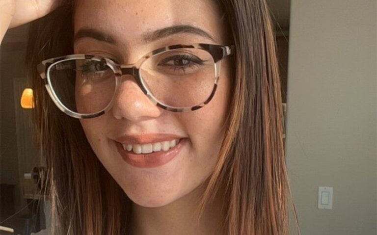 ellie nova age